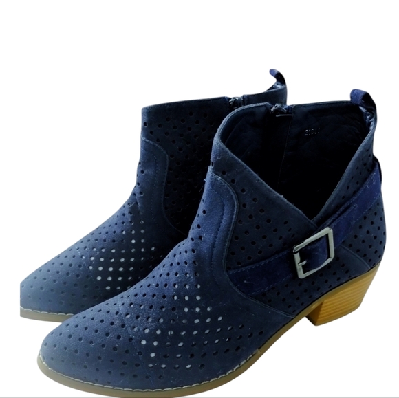 JC Womens Perforated Faux Suede Stacked Heel Asymmetrical Booties size 8½ Buckle - Picture 8 of 14